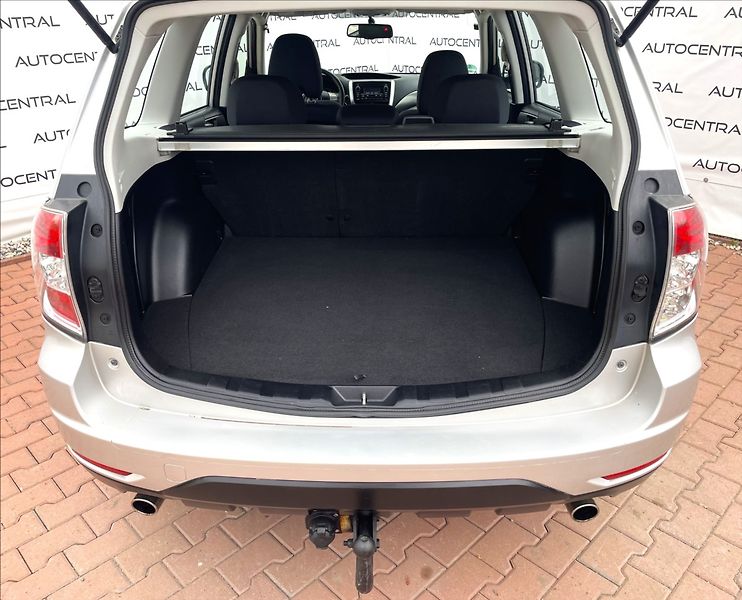 Subaru Forester 2,0 i,110kW,AWD,serv.kn. - fotka 10 z 18