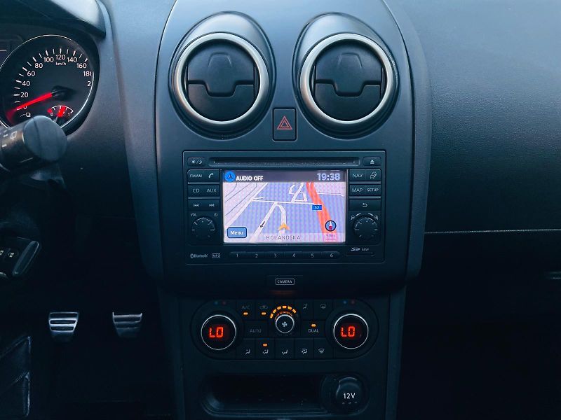 Nissan Qashqai 2.0i KAMERA TAŽNÉ SERVISKA 7M - fotka 33 z 45