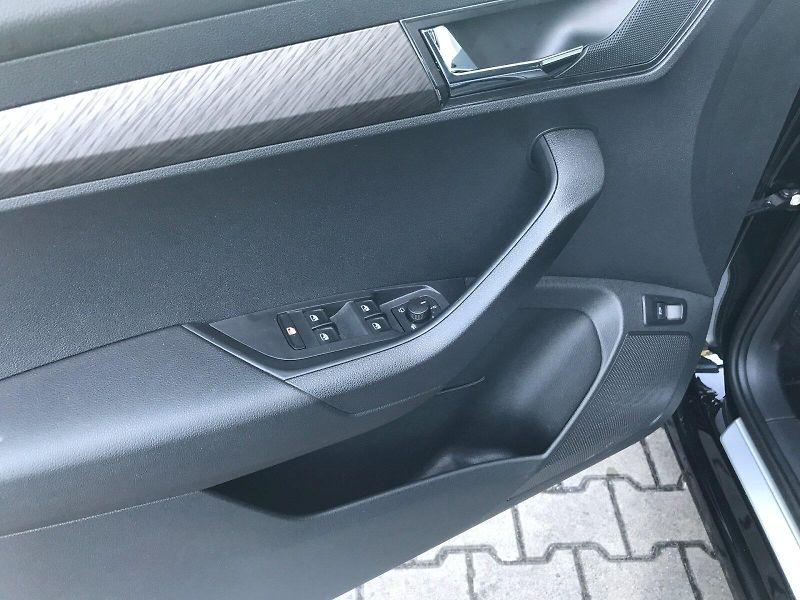 Škoda Karoq (2025) TOP SELECTION 1,5 TSI DSG - fotka 20 z 27