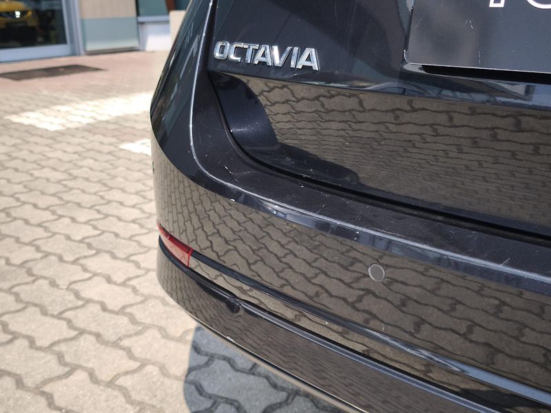 Škoda Octavia 2021 ČR 2.0 TDI DSG STYLE - fotka 28 z 31