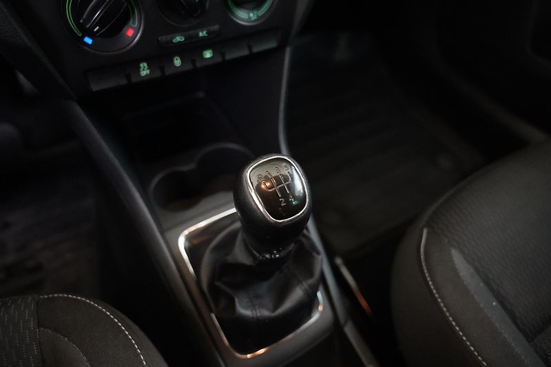 Škoda Rapid - fotka 19 z 23
