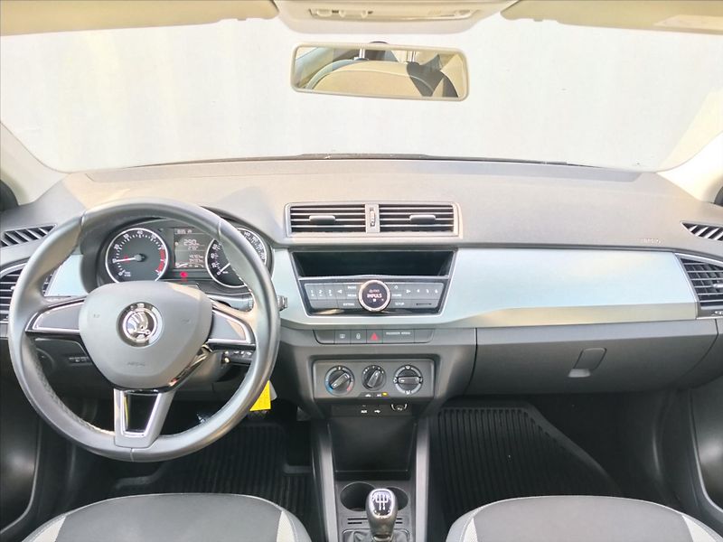 Škoda Fabia 1,0 1.0 TSI 70kW Ambiente - fotka 4 z 23