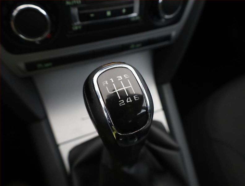 Škoda Octavia (2012) 1.4 TSI, ČR,1.maj, po STK - fotka 11 z 17