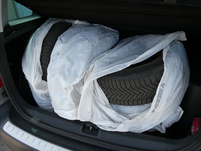 Škoda Yeti 2,0 TDi 81kW 4x4,2x kola,závěs - fotka 24 z 42