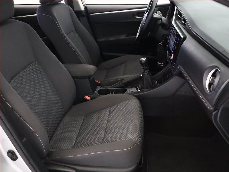 Toyota Corolla (2017) 1.6 Valvematic, Serv.kniha - fotka 7 z 17