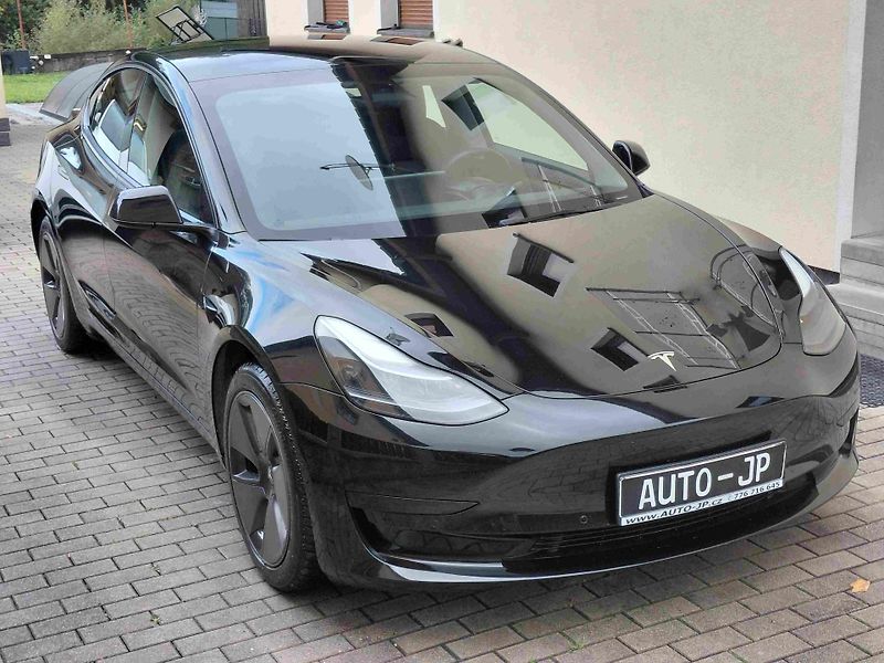 Tesla Model 3 RWD StandardRange - fotka 2 z 17