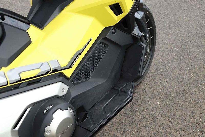 S kombinací skútru a endura přišla Honda už téměř před deseti lety a odvaha se jí vyplatila - o X-ADV je velký zájem.