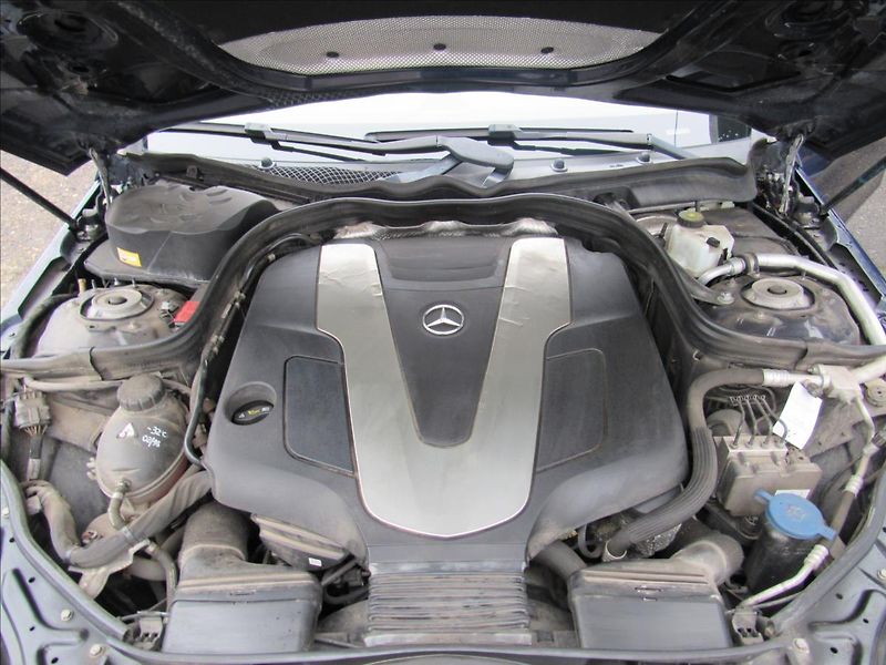 Mercedes-Benz Třídy E 3,0 CDi 350 Bluetec 4MATIC - fotka 33 z 35