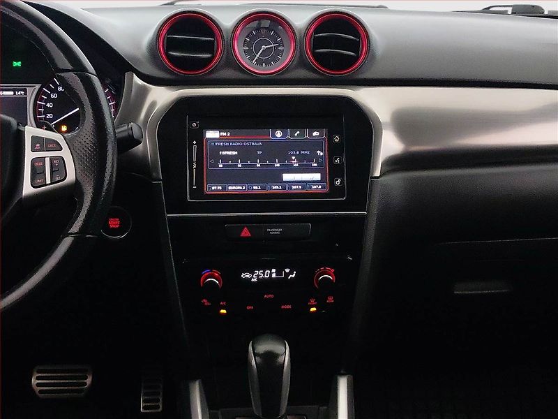 Suzuki Vitara (2016) 1.4 BoosterJet, 4X4, Automat - fotka 12 z 18