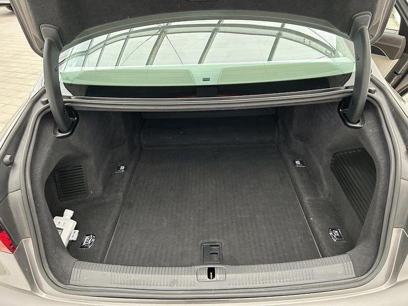 Audi A8 3.0 TDI 4x4 Elegance - fotka 24 z 34