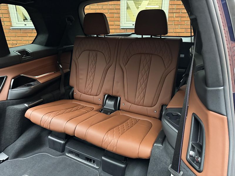 BMW X7 40i-INDIVID-MASÁŽE-R22-TAŽ. - fotka 36 z 47