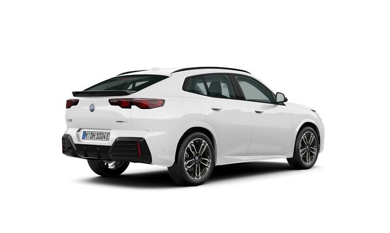 BMW iX2 eDrive20 - fotka 3 z 4