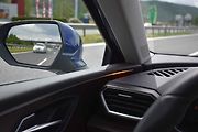 Takto svítí upozorňovač na auta v mrtvém úhlu