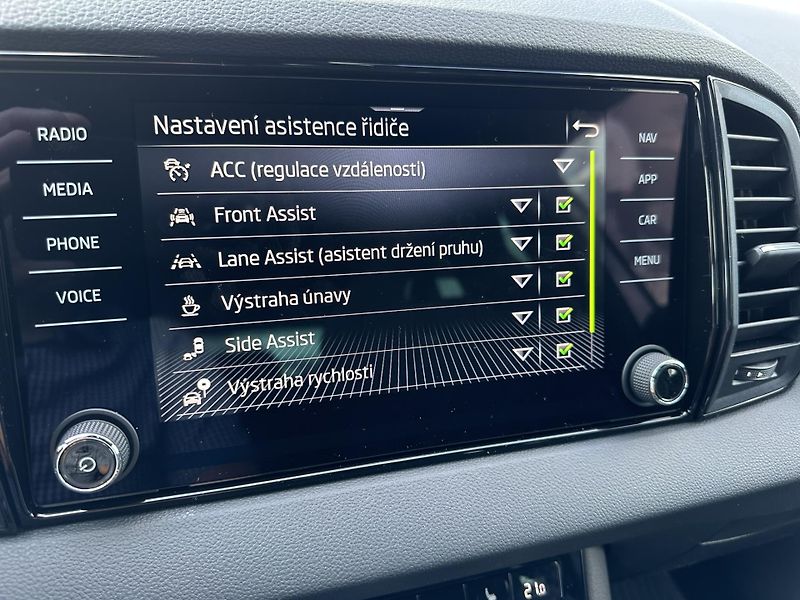 Škoda Karoq (2026) Sportline 4x4, nez. topení - fotka 11 z 13