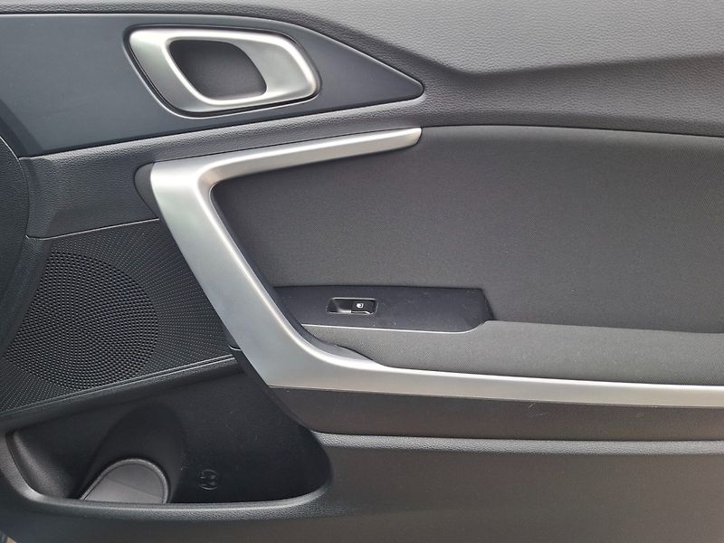 Kia Ceed (2023) SW 1.5T-GDI 118kW -1.MAJITEL - fotka 25 z 38