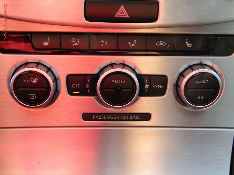 Volkswagen Passat (2012) 2.0 TDi, Highline, DSG - fotka 16 z 23