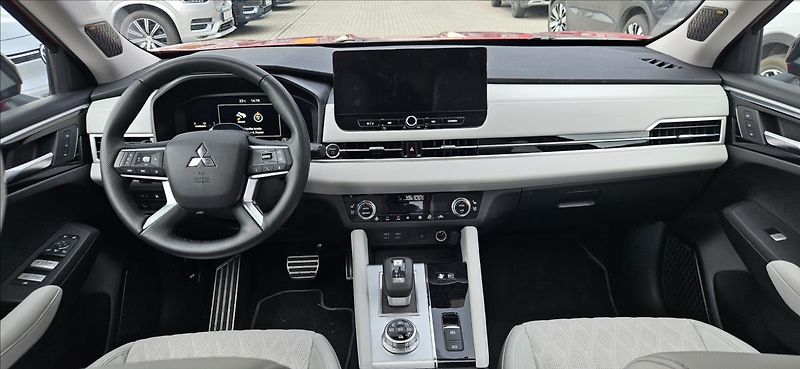 Mitsubishi Outlander 2,4 PHEV 4x4  INSTYLE - fotka 15 z 20