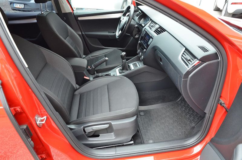 Škoda Octavia (2017) 1.6 TDi 85kW Ambition PLUS /ČR - fotka 12 z 36