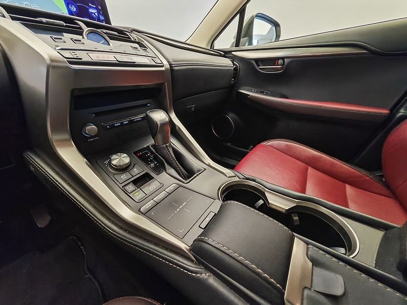 Lexus NX 300h 300h AWD PRESTIEGE SAFETY - fotka 39 z 43