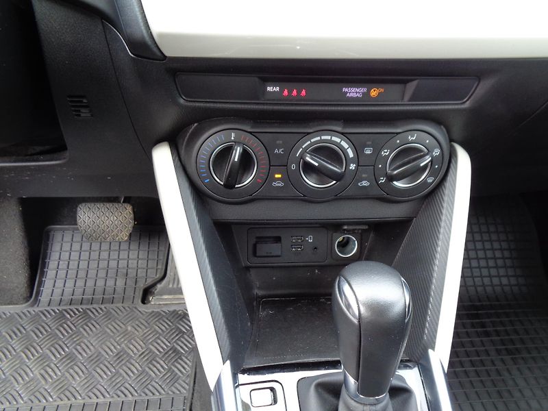 Mazda 2 HB 1,5i, AT, C-Line, z.pneu! - fotka 17 z 19
