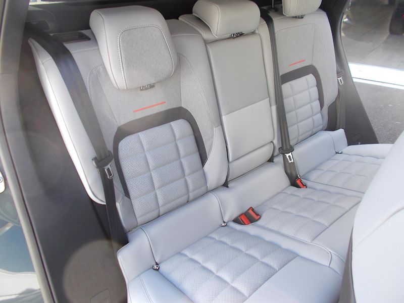 Citroën C5 Aircross MAX Plug-in Hybrid 225 Automat - fotka 11 z 15