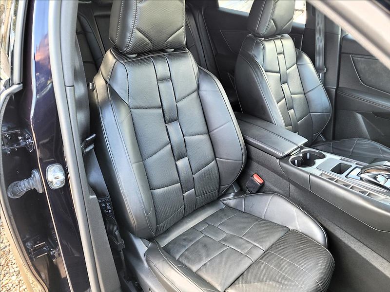 DS Automobiles DS7 Crossback 1,6 Louvre PHEV,4x4,220kw,LED - fotka 12 z 50