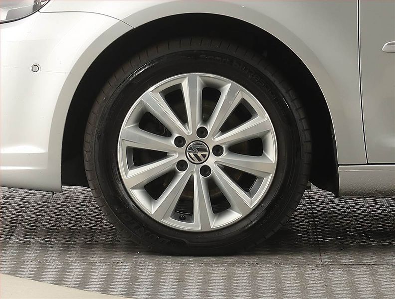Volkswagen Touran (2013) 1.6 TDI, 7 míst, Serv.kniha - fotka 14 z 21
