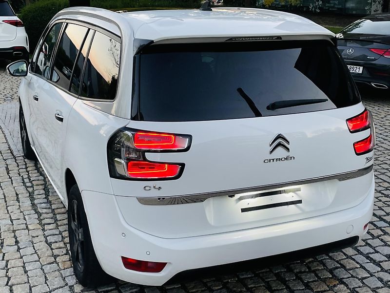 Citroën Grand C4 Picasso 2.0HDi MANUÁL 7MÍST KAMERY 360 - fotka 17 z 52