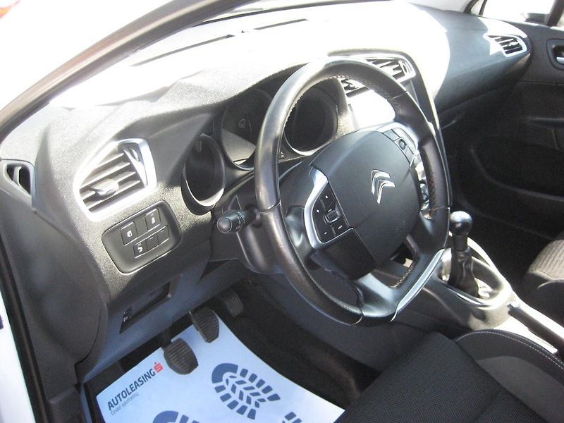 Citroën C4 1.6 HDi NEHAVAROVÁNO-DPH-ČR !! - fotka 16 z 28