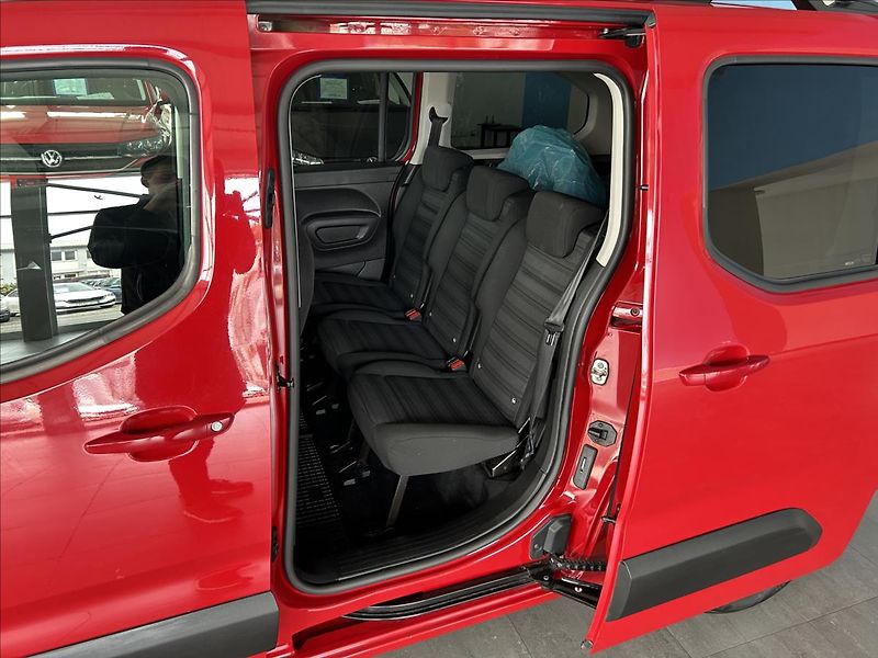 Opel Combo 1,2   TURBO,TAŽNÉ,LIFE,7.MÍSTN - fotka 27 z 32