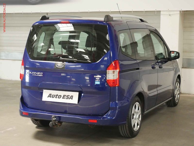 Ford Tourneo Courier (2017) 1.0EB, ČR, AC, TZ - fotka 6 z 17