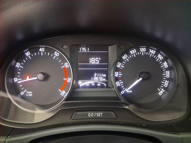 Škoda Fabia (2017) 1.0, Serv.kniha - fotka 11 z 14