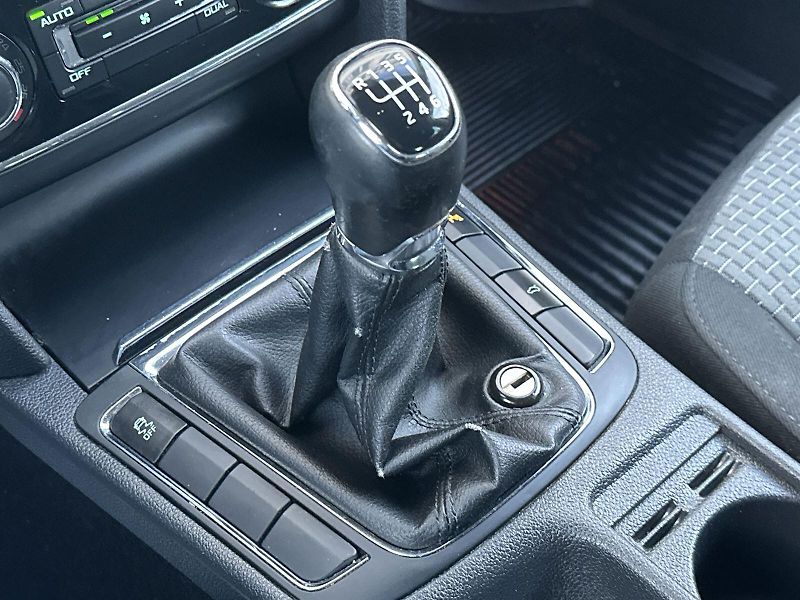 Škoda Superb (2013) Combi 2.0 TDI Ambition - fotka 15 z 33