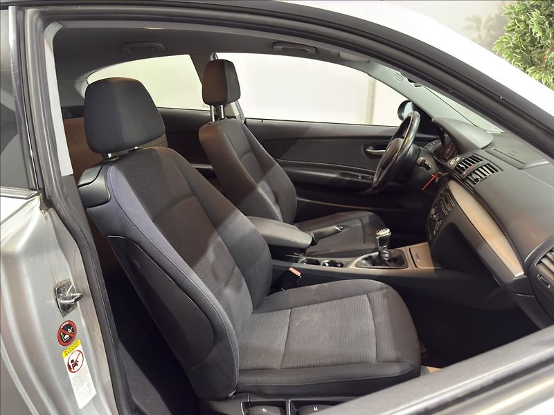 BMW Řada 1 2,0   D 105 kW ZADNÍ ČIDLA - fotka 15 z 19