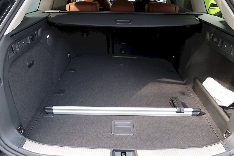 Škoda Superb (2024) Combi L&K 2,0 TDi/110  kW DSG - fotka 11 z 33