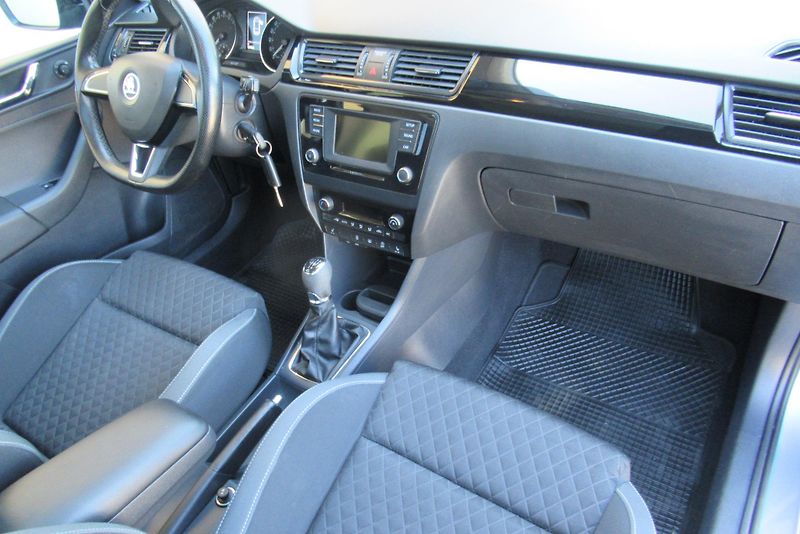 Škoda Rapid 1.4TDI AUT.KLIMA PANORAM TAŽNÉ - fotka 16 z 21