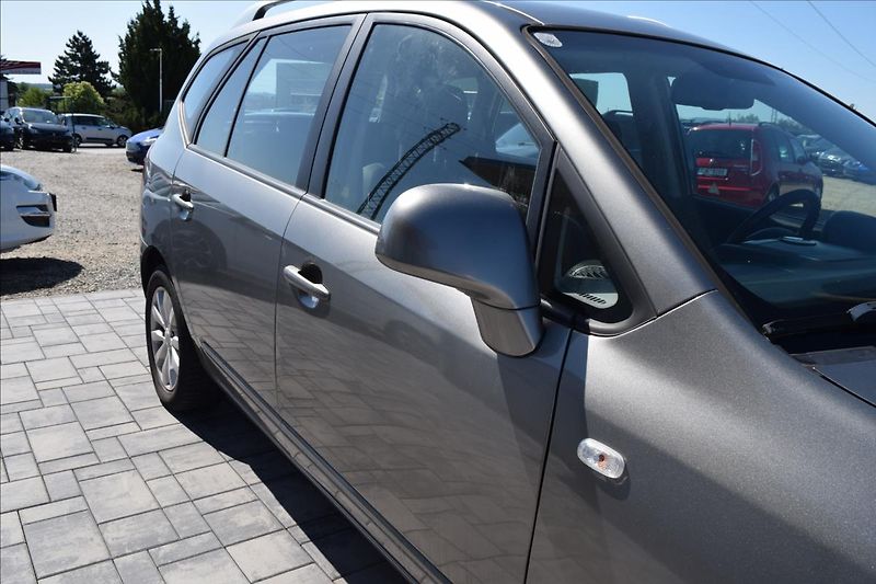 Kia Carens 1,6 CRDI 85KW NÍZKÉ KM VÝHŘEV - fotka 9 z 51