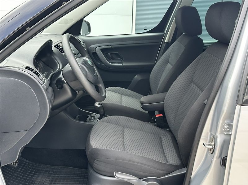 Škoda Roomster 1,2 HTP 69PS  Style - fotka 11 z 45