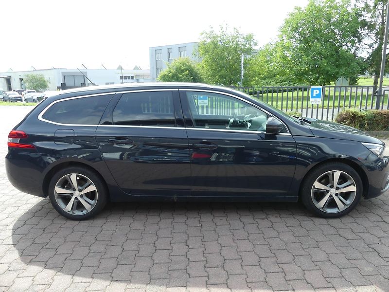 Peugeot 308 (2019) 1,2 PT 130 EAT8 - fotka 4 z 21