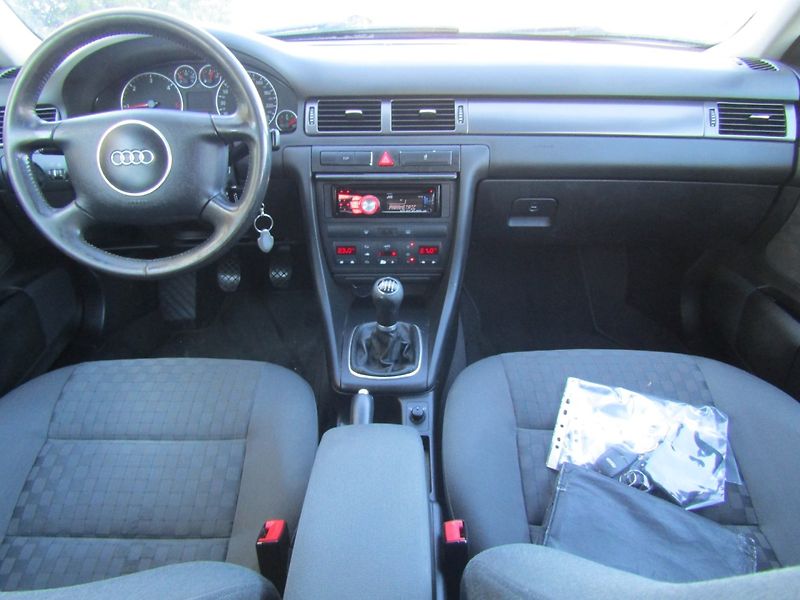 Audi A6 (2003) 1.9 TDI 96kW 2 SADY PNEU - fotka 15 z 33