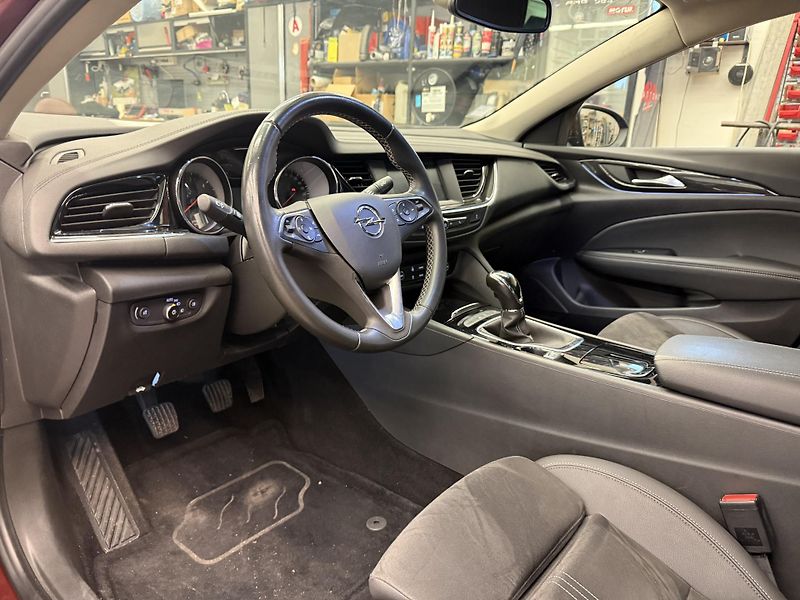 Opel Insignia Grand Sport 2.0 CDTI 125 kW - fotka 9 z 20