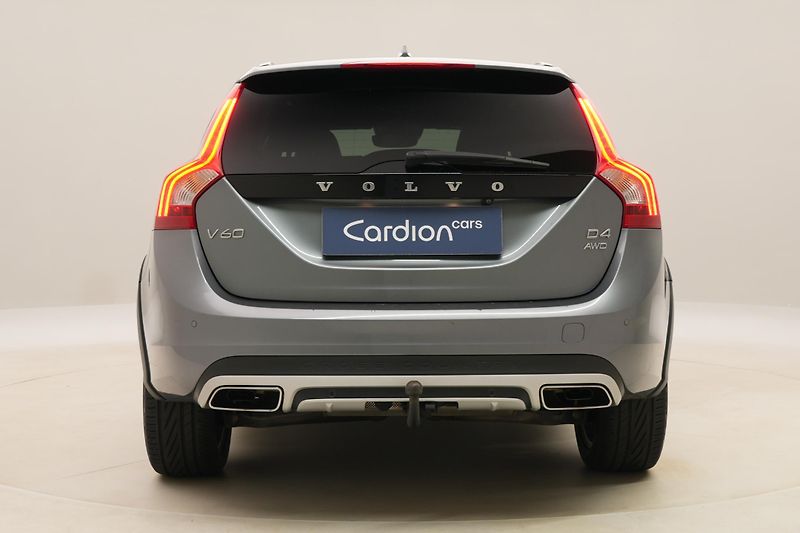 Volvo V60 CC D4 AWD SUMMUM REZERVACE - fotka 11 z 42