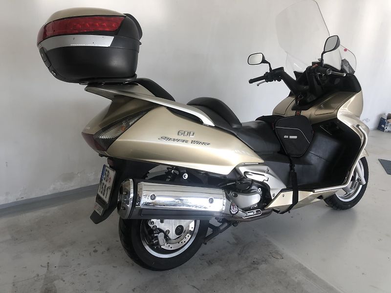 Honda FJS 600 Silver Wing - fotka 3 z 19