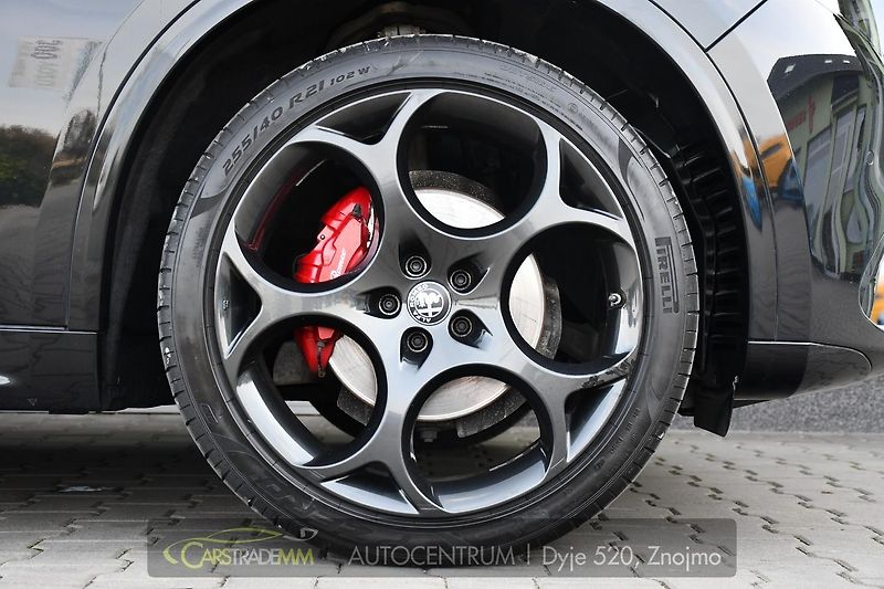 Alfa Romeo Stelvio 2.2 Diesel 16V 154kW Veloce AT - fotka 49 z 53