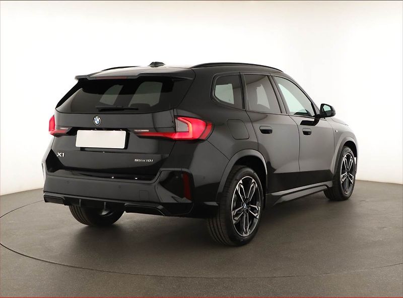 BMW X1 (2025) sDrive18i, Výhřev, Navi - fotka 5 z 25