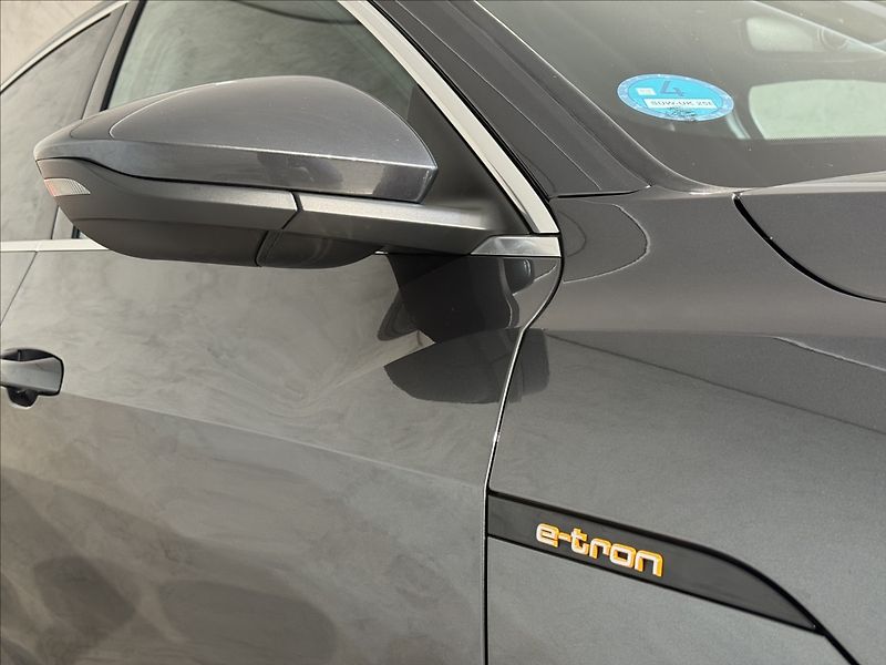 Audi e-tron 300kW Sportback S-Line Matrix - fotka 7 z 50