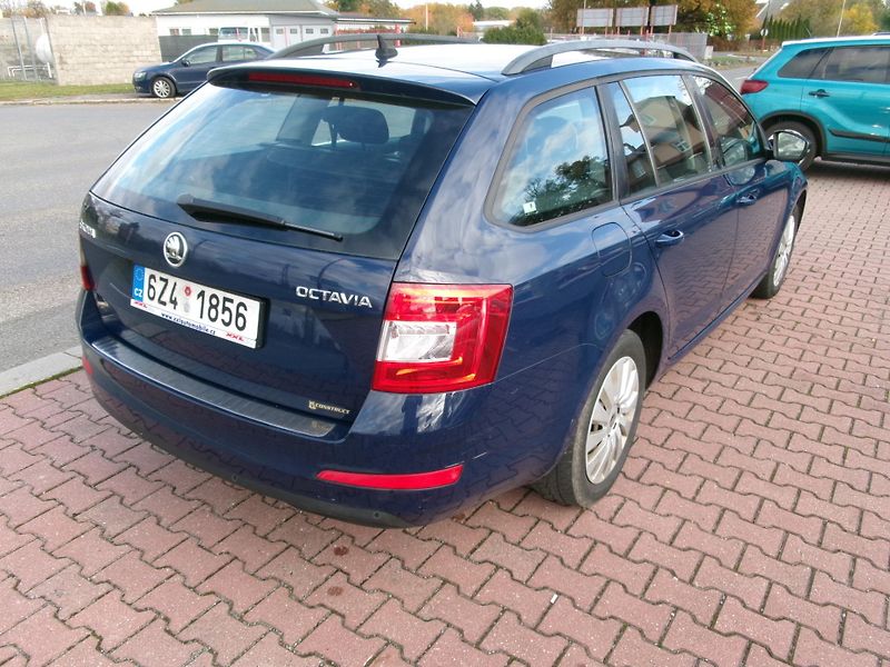 Škoda Octavia (2014) 1,6TDI AC HF BT TEMP VÝHŘEV  - fotka 6 z 31