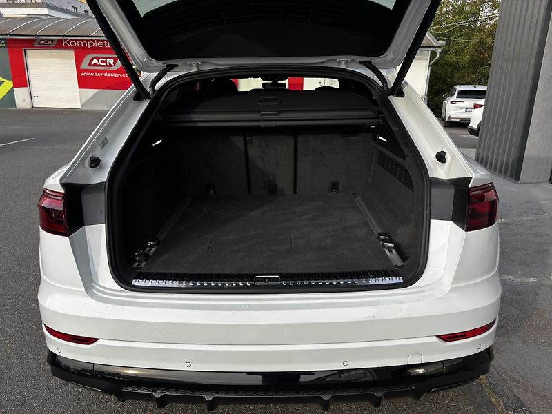 Audi Q8 (2025) 3.0 TFSI Plug In (360 kW) - fotka 12 z 12
