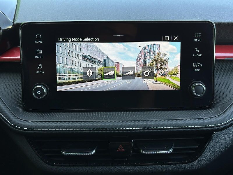 Škoda Fabia 1.0TSi Monte Carlo 116PS V.Coc - fotka 27 z 36