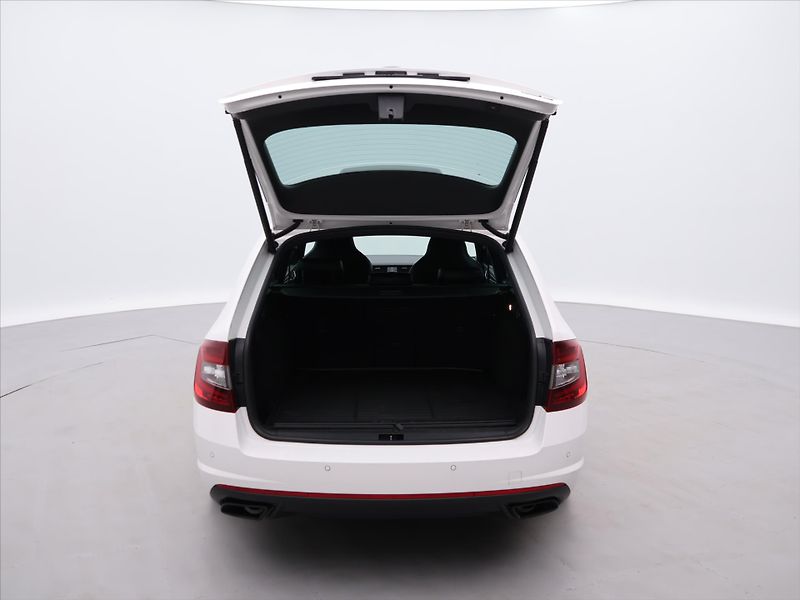 Škoda Octavia 2,0 TSI DSG RS230 CZ Challenge - fotka 9 z 34